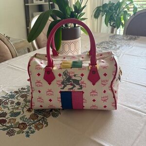 MCM Lion Princess white with Pink and Blue Highlights
